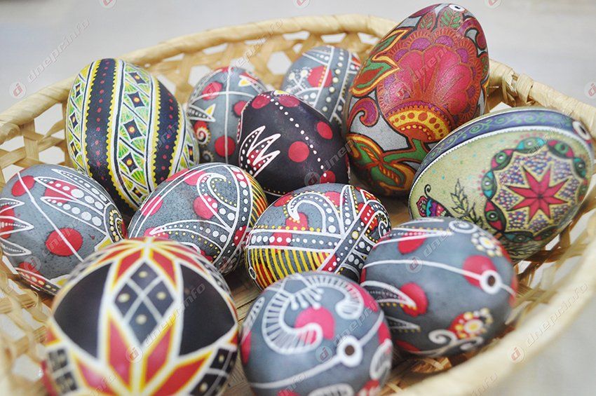 Что означают символы на яйцах-писанках?