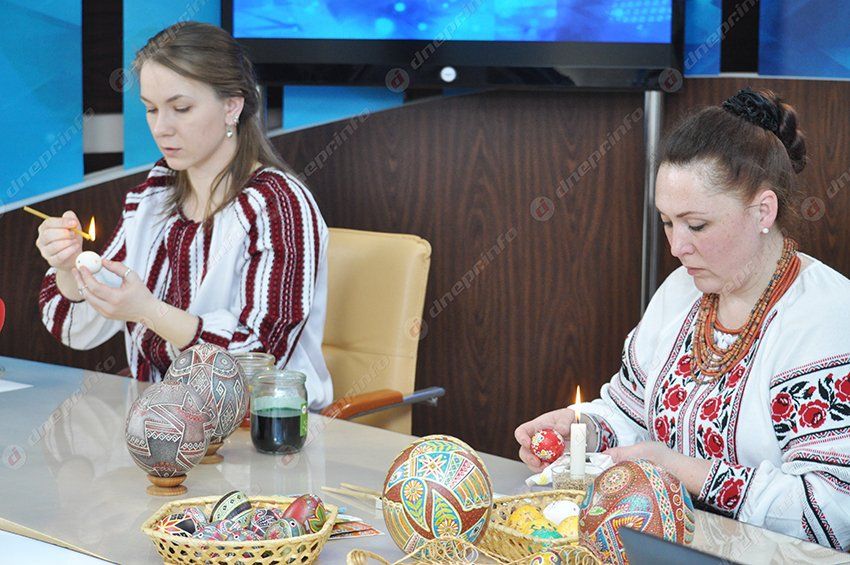 Что означают символы на яйцах-писанках?