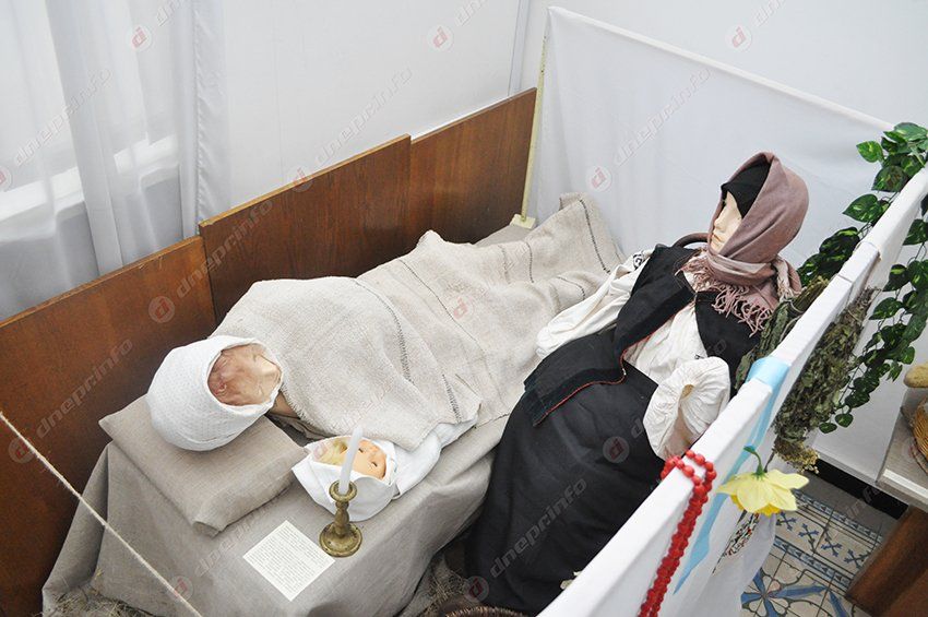 В днепропетровском музее представлена первая выставка из цикла «Мир детства»