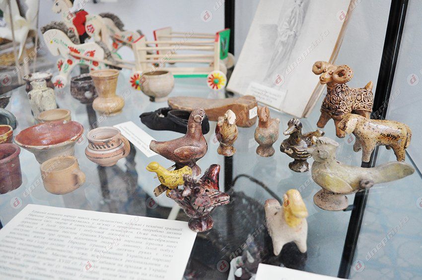 В днепропетровском музее представлена первая выставка из цикла «Мир детства»