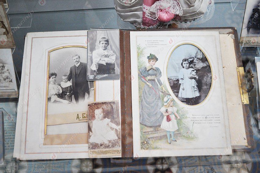 В днепропетровском музее представлена первая выставка из цикла «Мир детства»