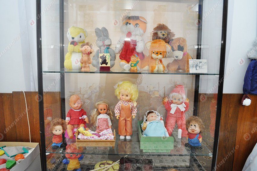 В днепропетровском музее представлена первая выставка из цикла «Мир детства»