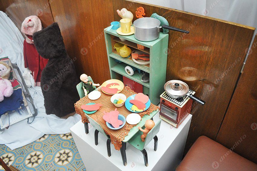 В днепропетровском музее представлена первая выставка из цикла «Мир детства»