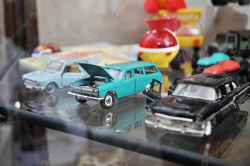 В днепропетровском музее представлена первая выставка из цикла «Мир детства»