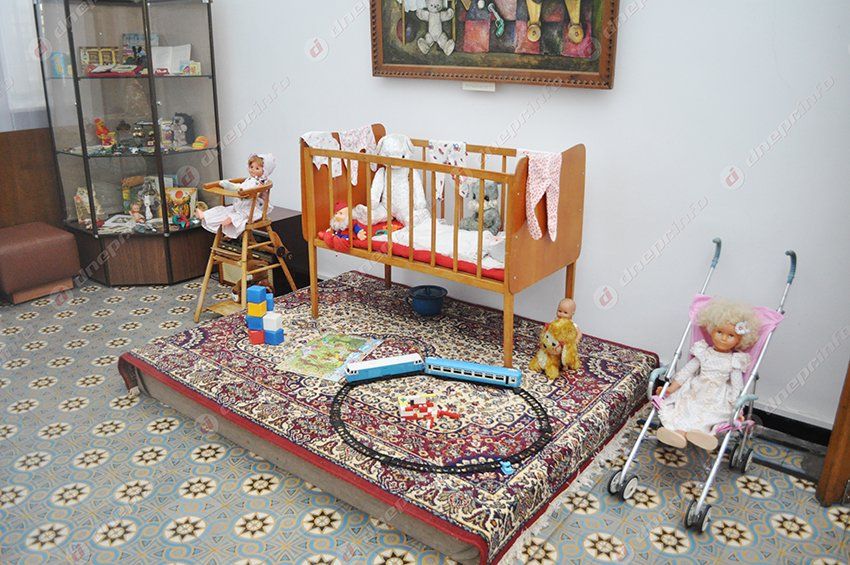 В днепропетровском музее представлена первая выставка из цикла «Мир детства»