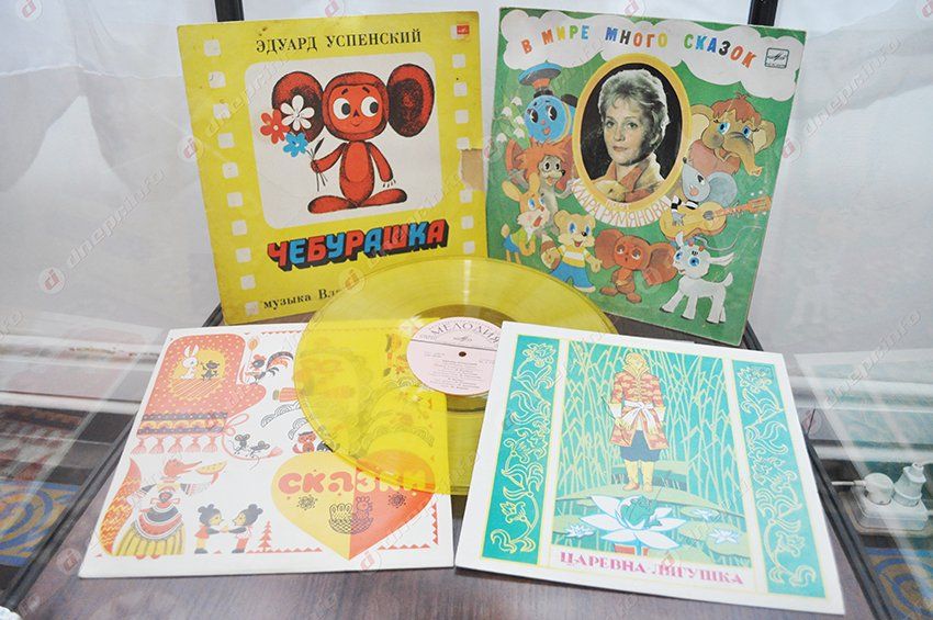 В днепропетровском музее представлена первая выставка из цикла «Мир детства»