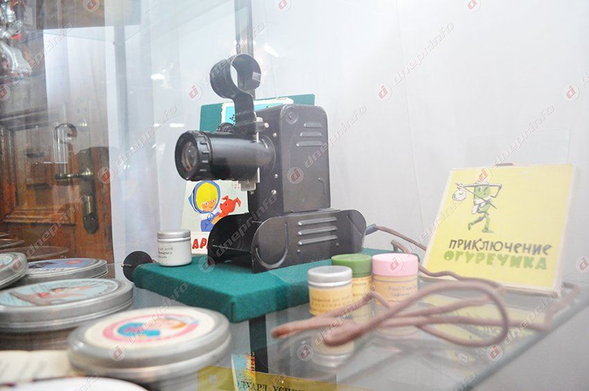 В днепропетровском музее представлена первая выставка из цикла «Мир детства»