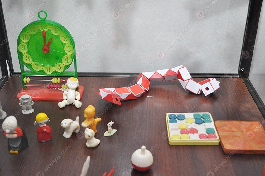 В днепропетровском музее представлена первая выставка из цикла «Мир детства»