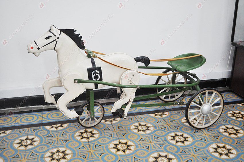 В днепропетровском музее представлена первая выставка из цикла «Мир детства»