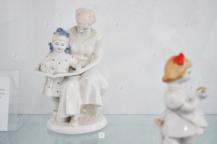 В днепропетровском музее представлена первая выставка из цикла «Мир детства»