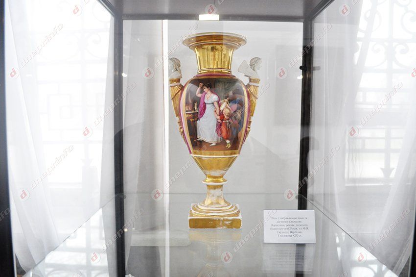 В днепропетровском музее представлена первая выставка из цикла «Мир детства»