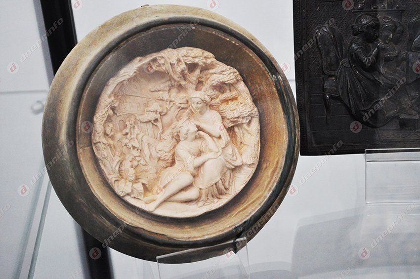 В днепропетровском музее представлена первая выставка из цикла «Мир детства»