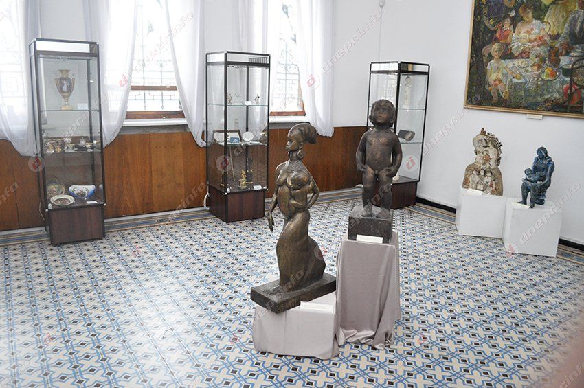 В днепропетровском музее представлена первая выставка из цикла «Мир детства»