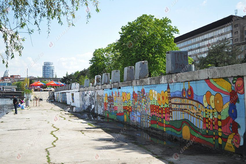 Набережную Днепропетровска украсили новым стрит-артом