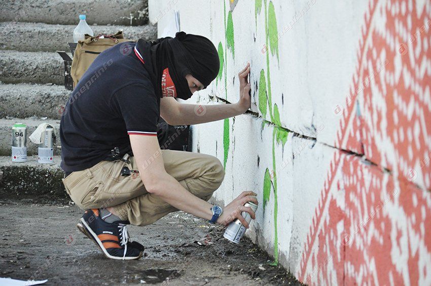 Набережную Днепропетровска украсили новым стрит-артом