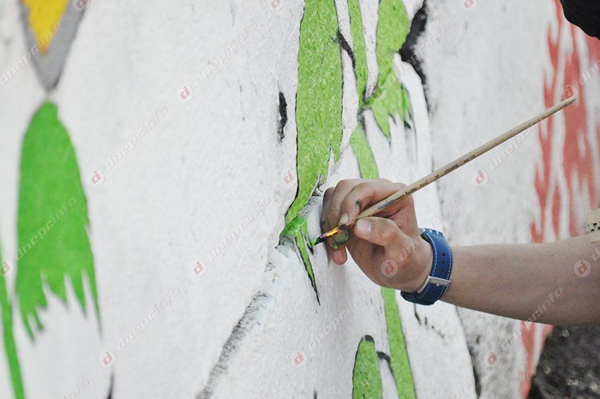 Набережную Днепропетровска украсили новым стрит-артом