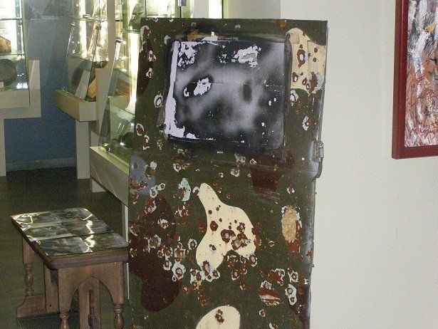 В днепропетровской «Меноре» выставили двери, которые спасали «киборгов» из донецкого аэропорта