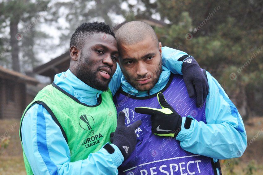 Показать все, что скрыто: «Днепр» провел открытую тренировку перед матчем с «Русенборгом»