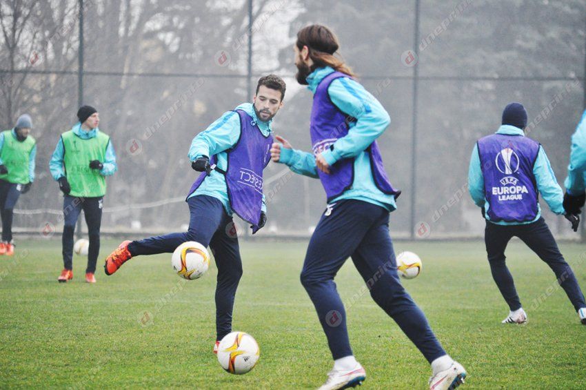 Показать все, что скрыто: «Днепр» провел открытую тренировку перед матчем с «Русенборгом»