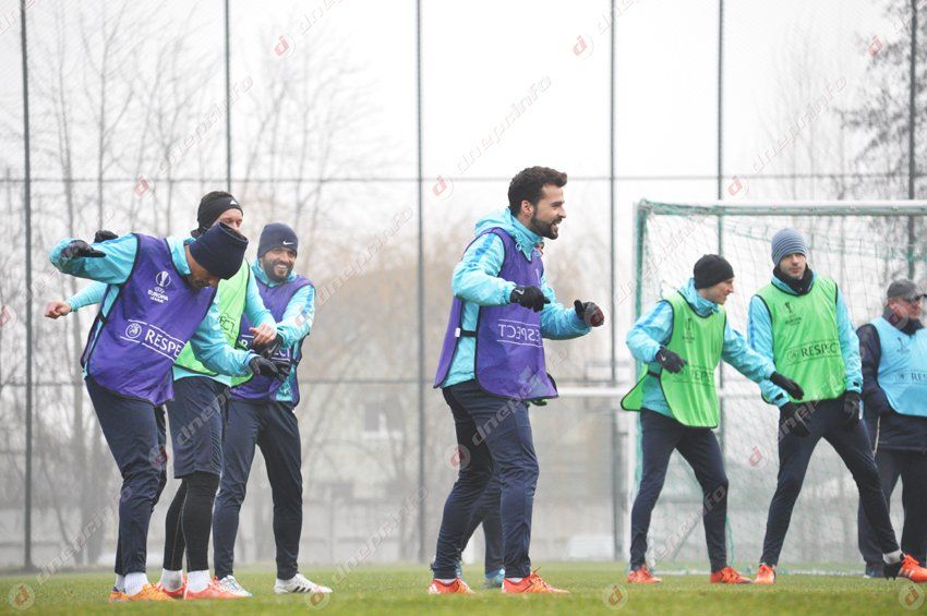 Показать все, что скрыто: «Днепр» провел открытую тренировку перед матчем с «Русенборгом»