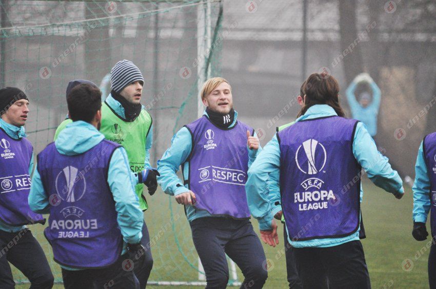 Показать все, что скрыто: «Днепр» провел открытую тренировку перед матчем с «Русенборгом»