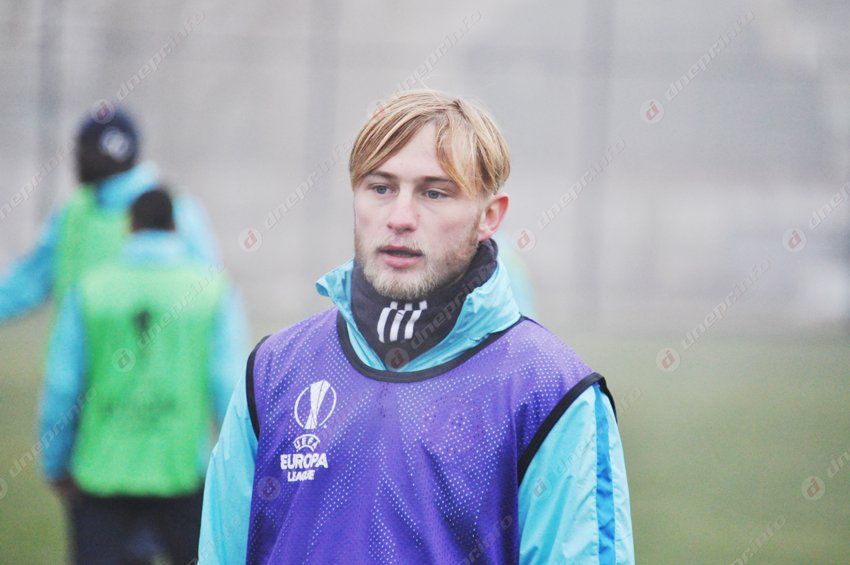 Показать все, что скрыто: «Днепр» провел открытую тренировку перед матчем с «Русенборгом»