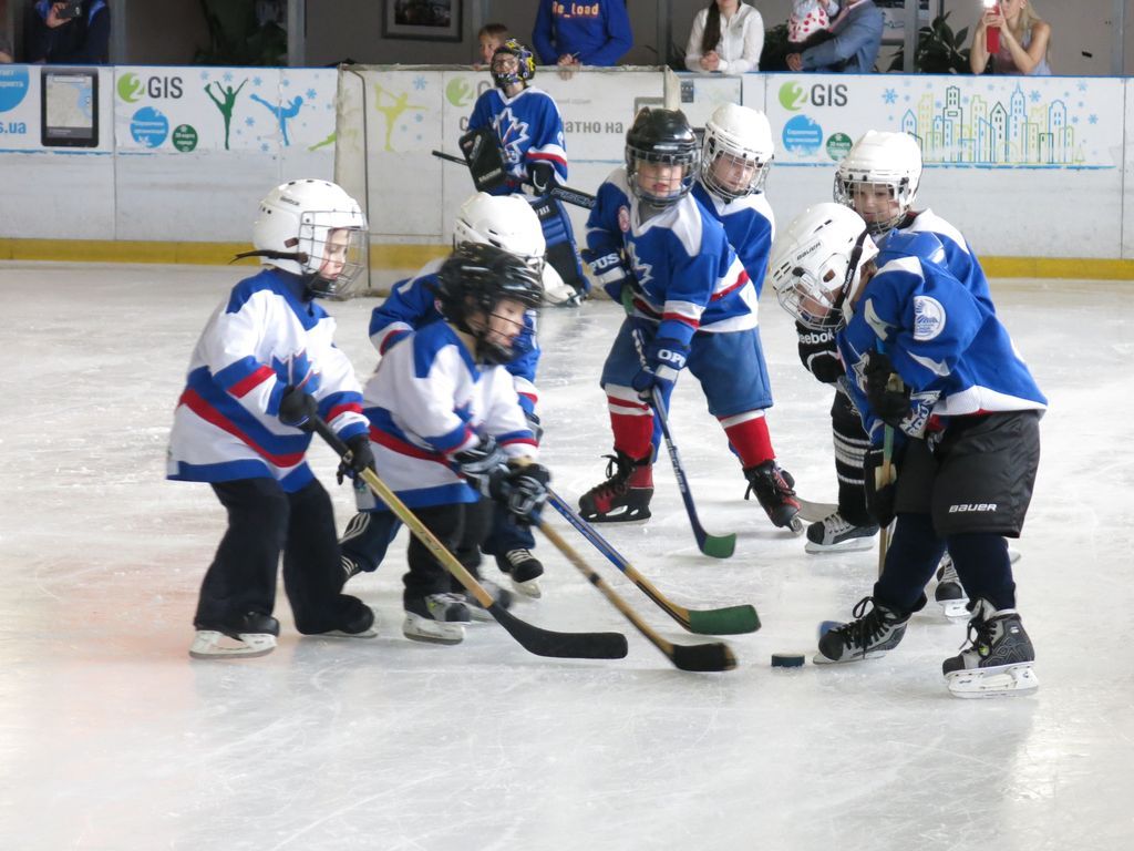 Центральный ледовый каток приглашает в гости!