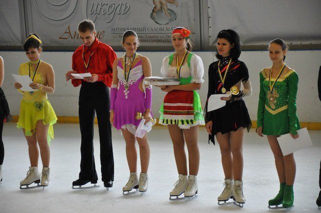 Центральный ледовый каток приглашает в гости!