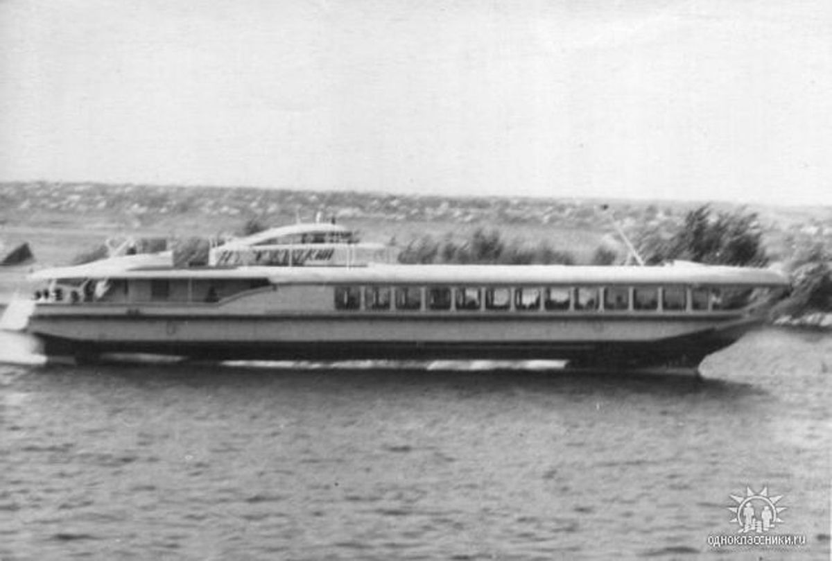 Земля в иллюминаторе или как «Ракеты» и «Метеоры» бороздили просторы Днепра