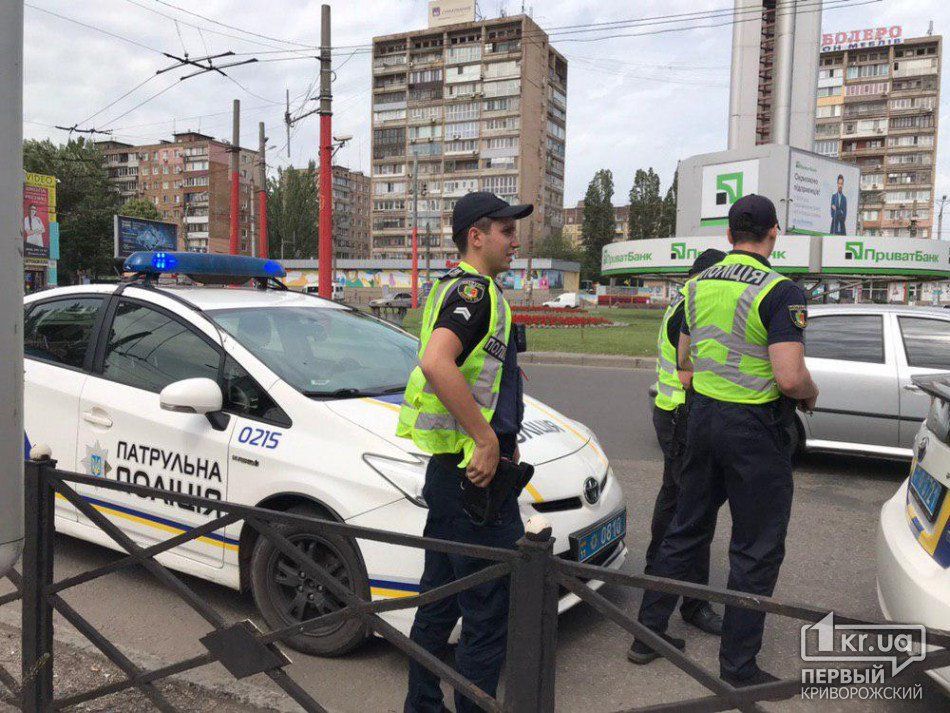 Пытались зарезать в собственном доме: полиция ищет четверых преступников. Новости Днепра