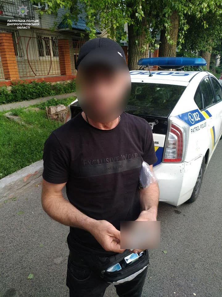 Автомобиль патрульных забросали яйцами. Новости Днепра