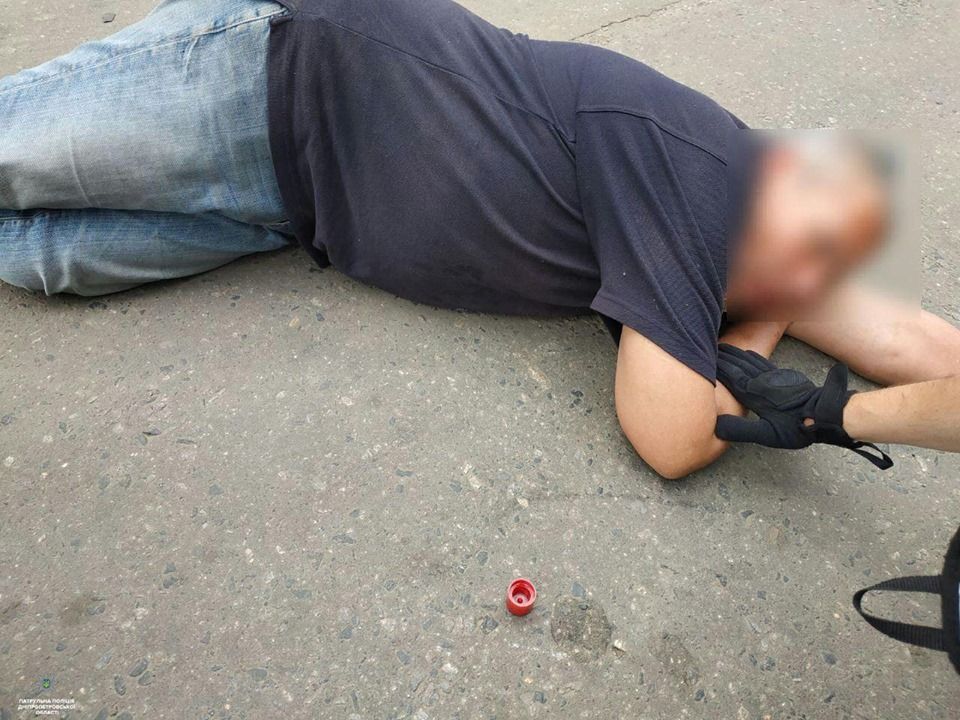 Мужчина напился лосьона после бриться в центре города и упал в обморок. Новости Днепра