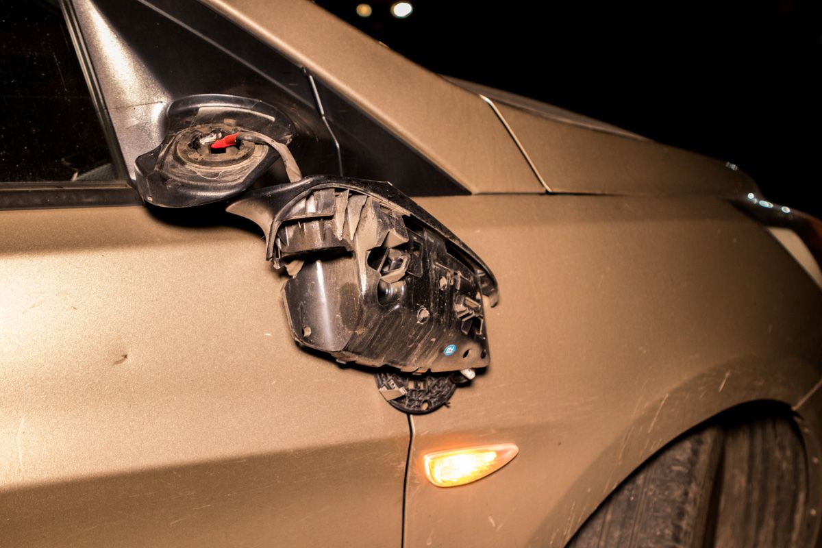 Ушибы и серьезная травма головы: поздно вечером в Днепре иномарка сбила женщину