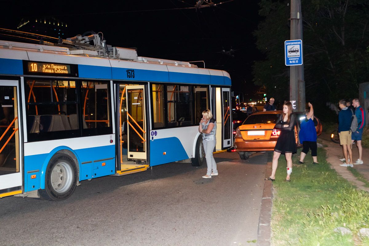 ДТП с троллейбусом в Днепре: трое пострадавших. Новости Днепра