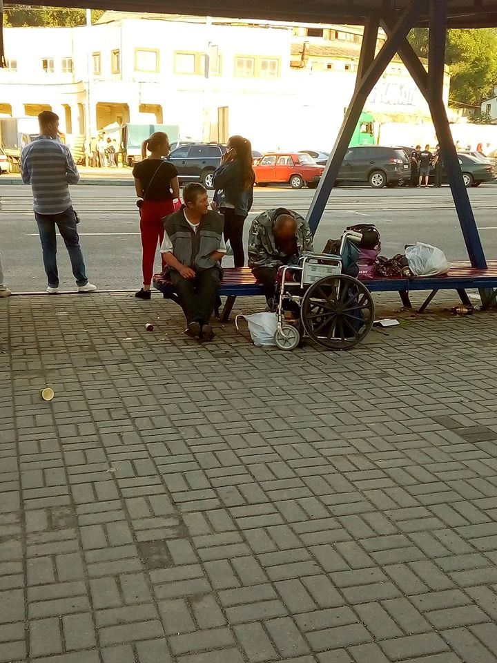 В Днепре инвалид на коляске ограбил семейную пару в ответ на помощь. Новости Днепра
