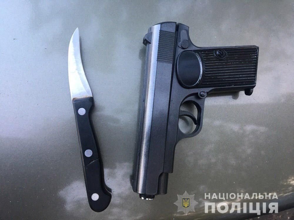 Двое неизвестных нападали на днепрян на пляже с ножом и игрушечным пистолетом. Новости Днепра