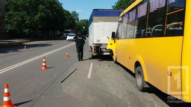 Крупное ДТП с маршруткой: пострадали пассажиры. Новости Днепра