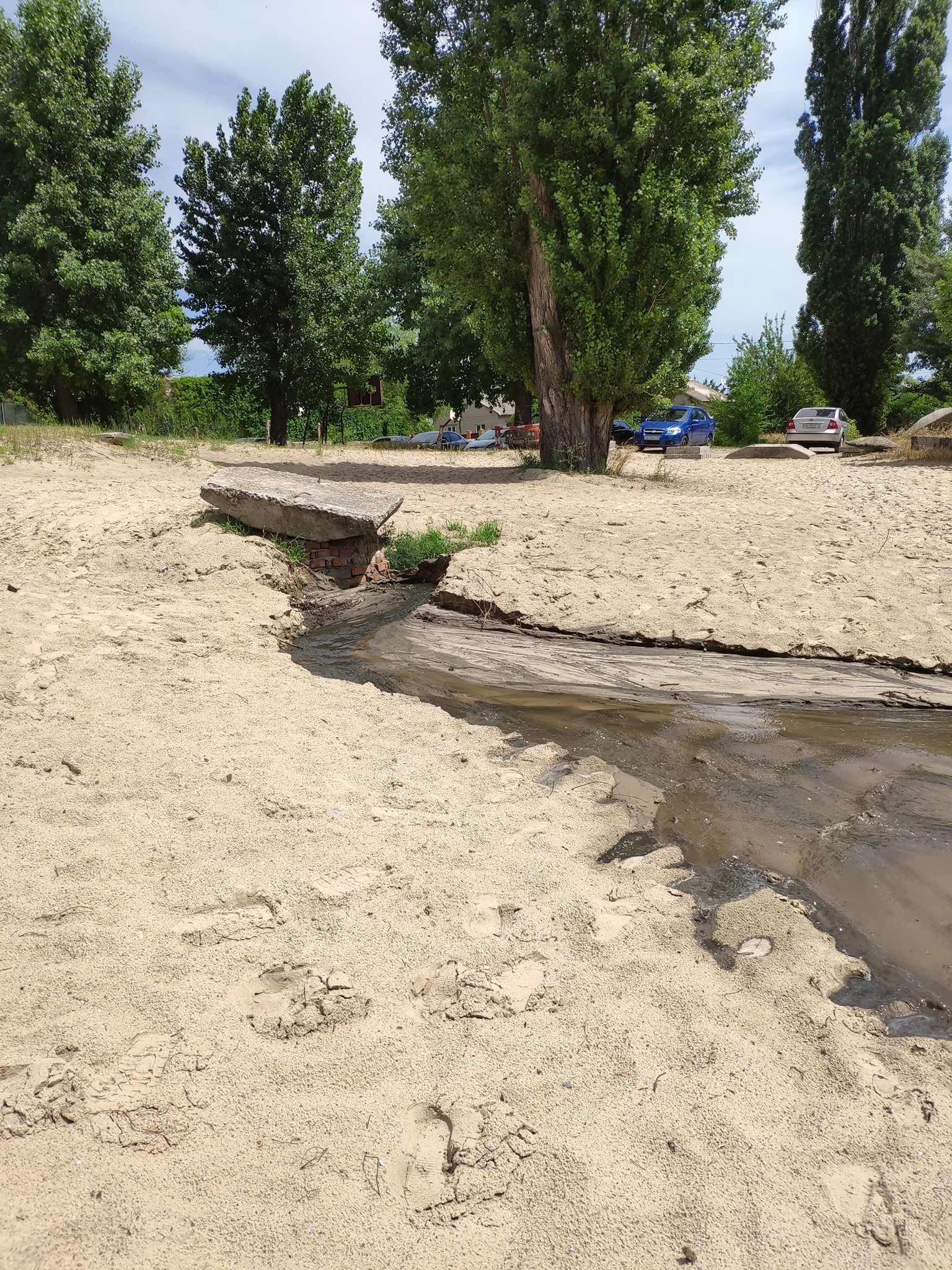 В Днепре из-за аварии закрыли опасный пляж: подробности
