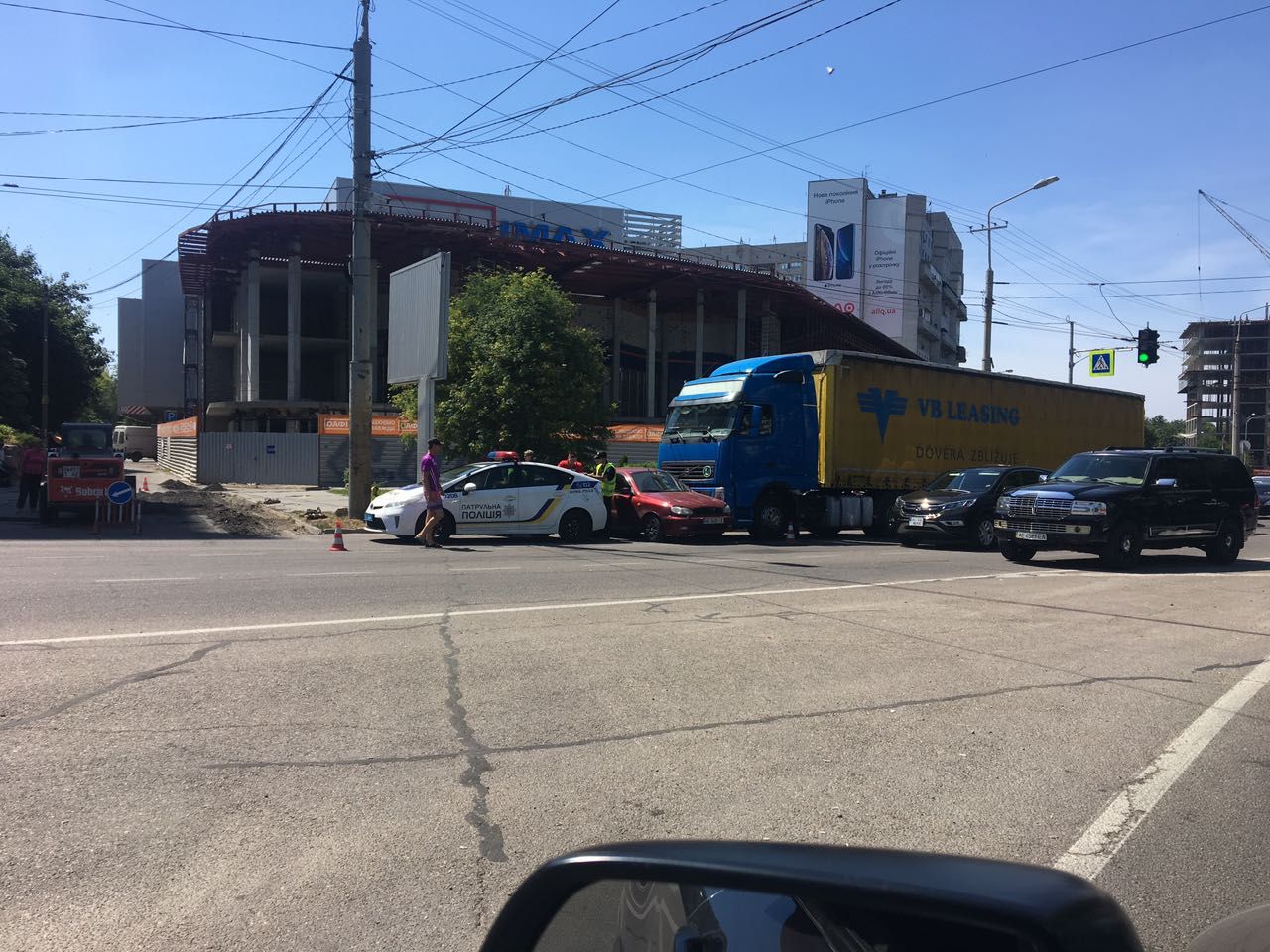 В Днепре фура снесла легковушку и протащила ее несколько десятков метров вместе с водителем. Новости Днепра