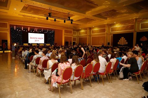 Мотивационная встреча в формате real talk: В Днепре организовали необычное поздравление медалистов. Новости Днепра