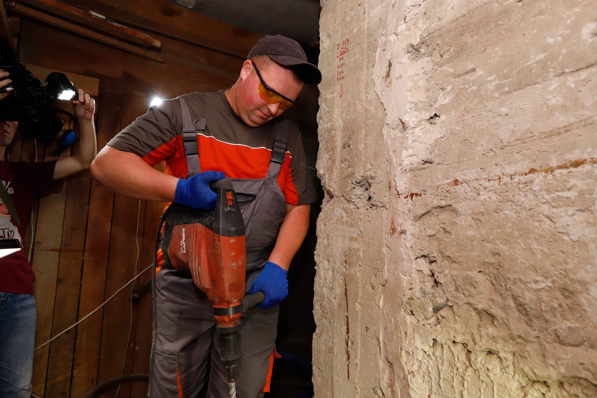 В Днепре дом, который более полувека назад построили без фундамента, восстанавливают по эффективной европейской технологии. Новости Днепра