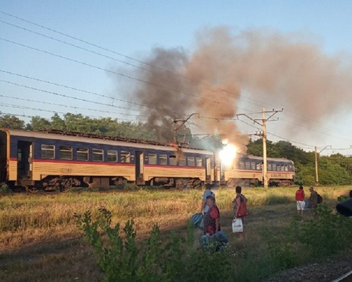 Люди выпрыгивали в панике: в Днепре на ходу загорелась электричка. Новости Днепра