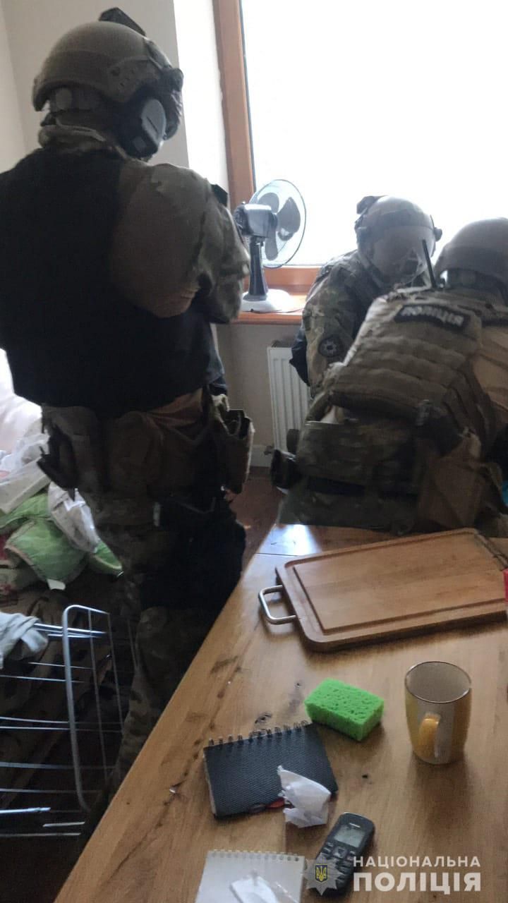 «Доказательство налицо»: полицейские задержали изготовителя наркотиков. Новости Днепра