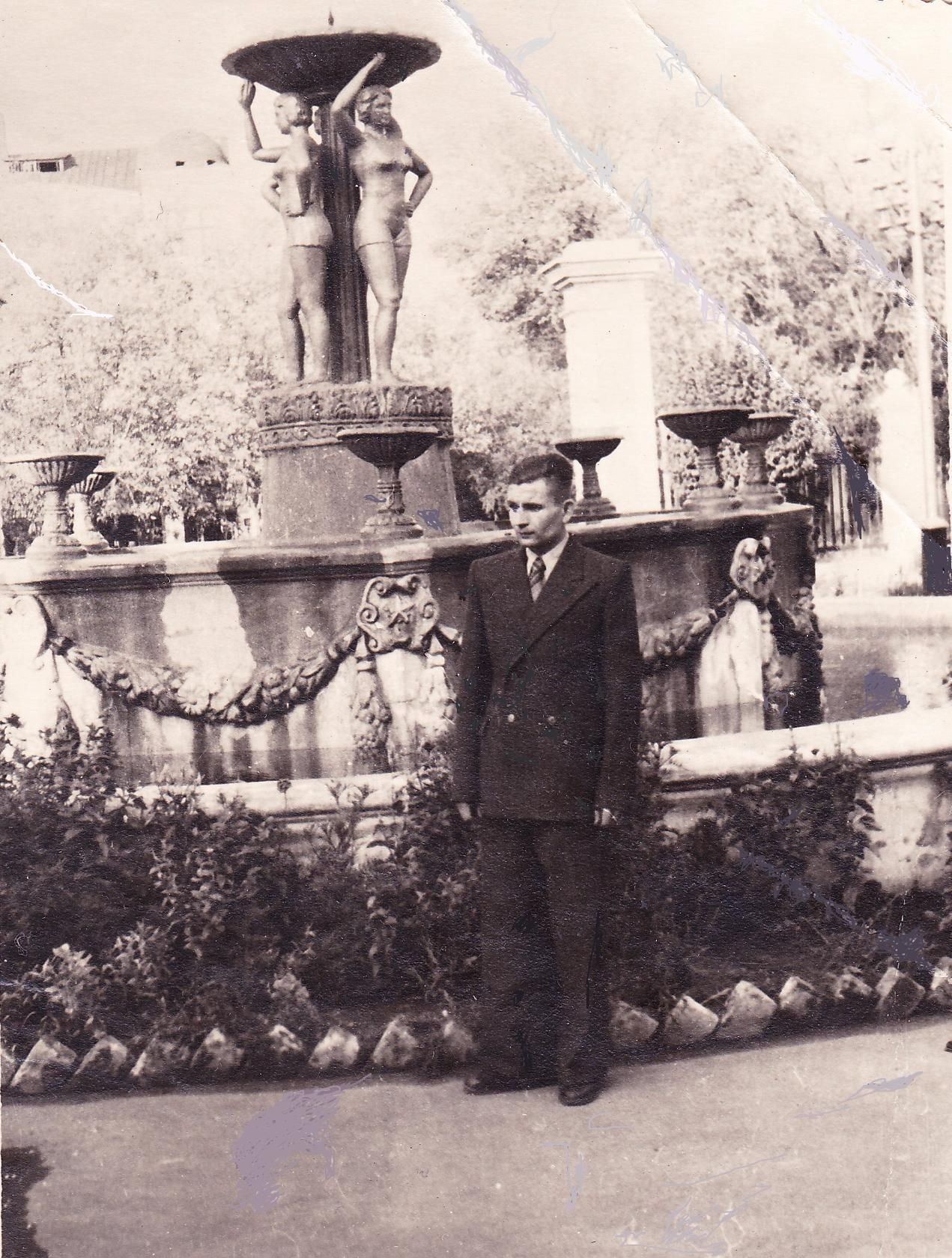 Фонтан в центре Днепропетровска заменил памятник. Новости Днепра