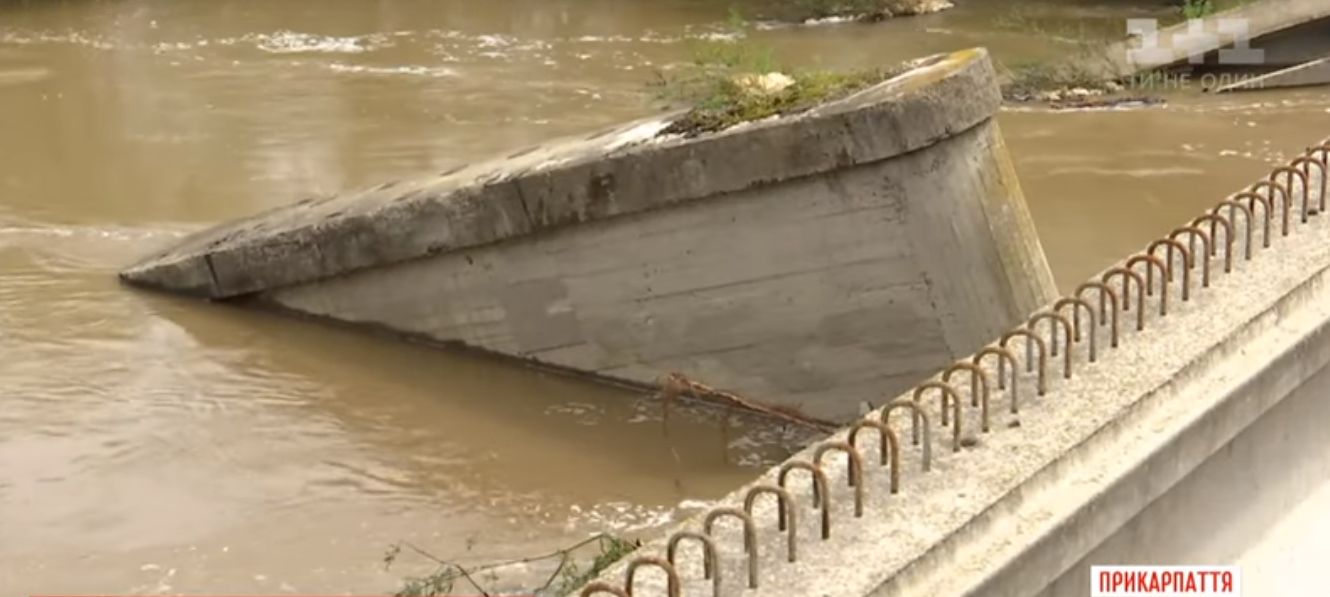 Из-за недостроенного моста девушка не дождалась "скорой". Новости Украины