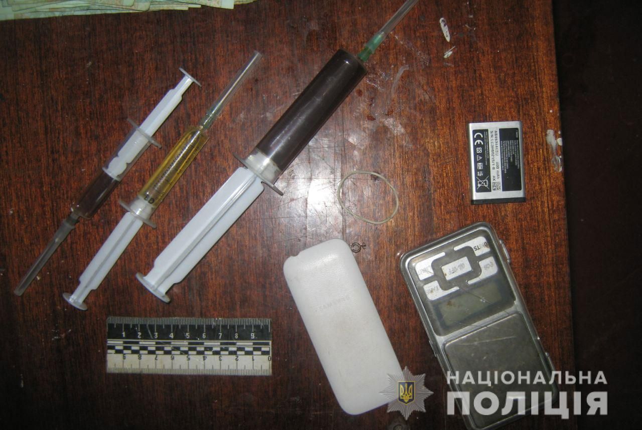 Мешок шприцов, амфетамин и наручники: задержан наркодилер с организованной сетью. Новости Днепра
