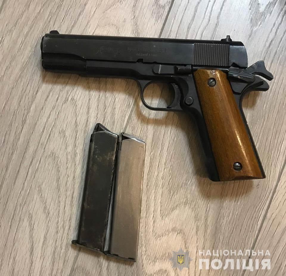 1 200 наркотических таблеток, деньги и оружие: днепрянин «закупился» психотропами. Новости Днепра