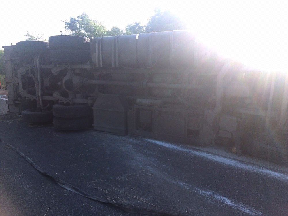 Перевернулся грузовик: погиб водитель. Новости Днепра