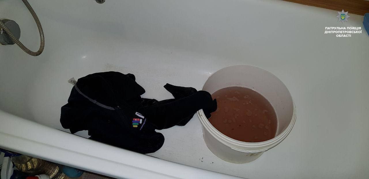 В Днепре мужчина устроил поножовщину посреди улицы: пострадавшие тяжело ранены. Новости Днепра