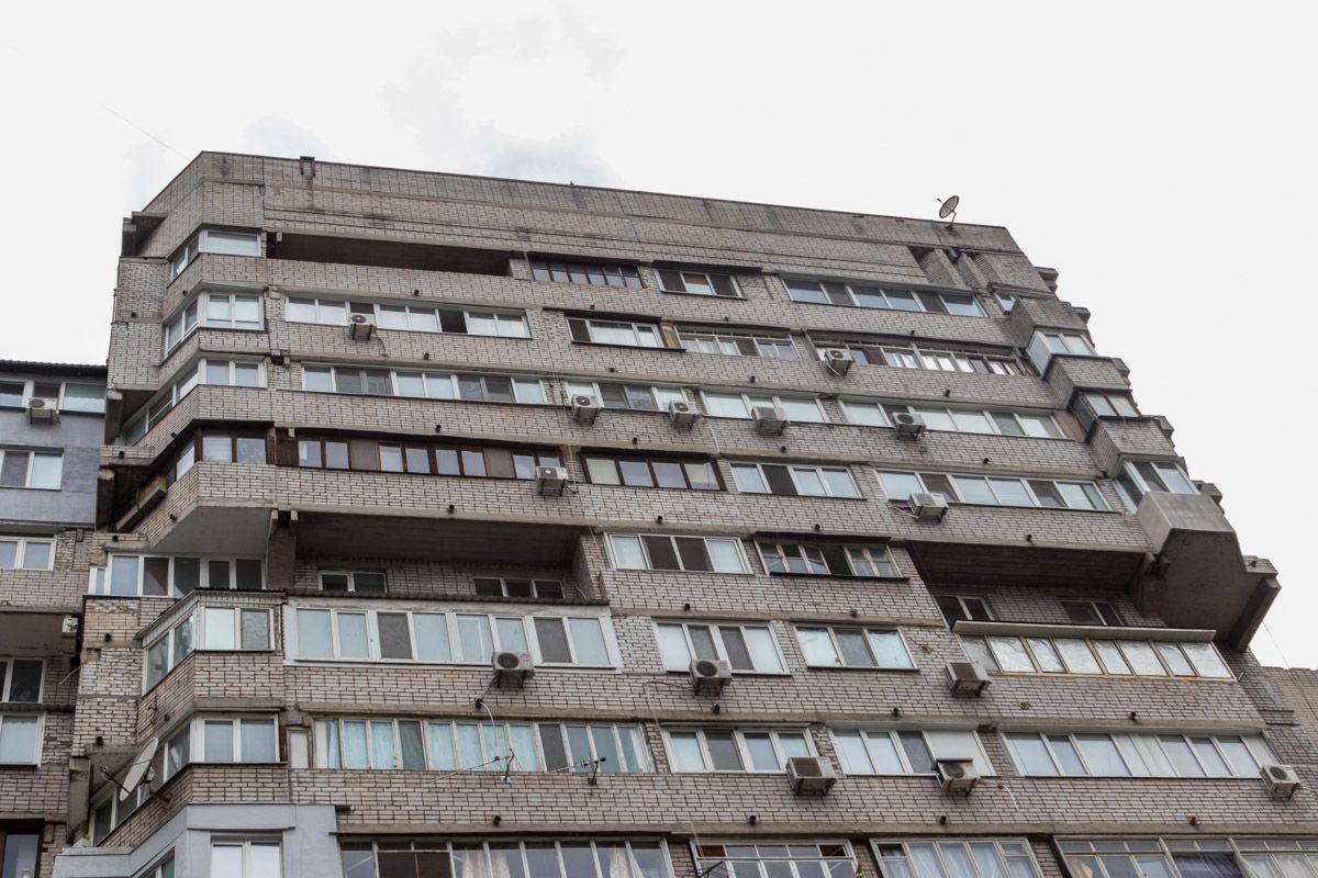 В Днепре женщина хотела спрыгнуть с 12-го этажа. Новости Днепра